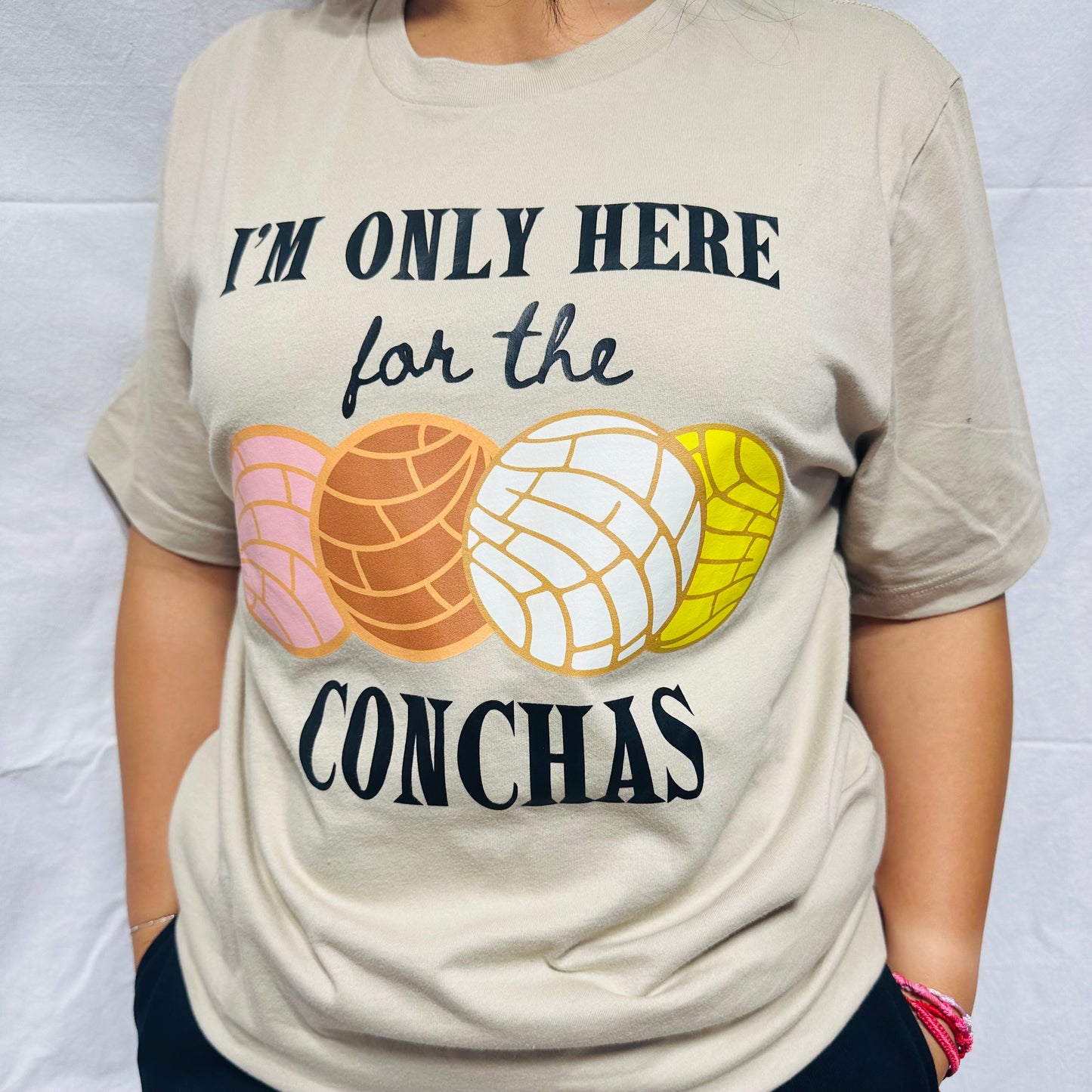 I’m only here for the conchas - Short sleeve adult T-shirt