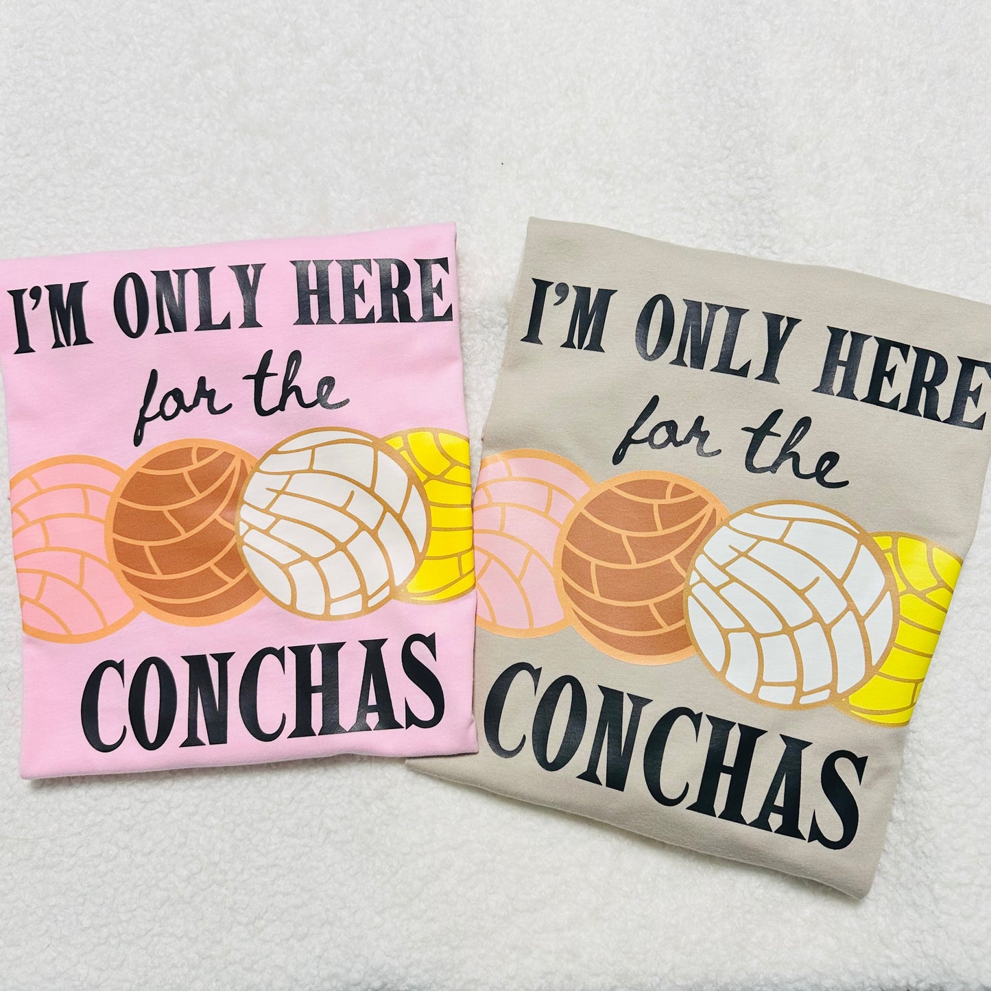 I’m only here for the conchas - Short sleeve adult T-shirt