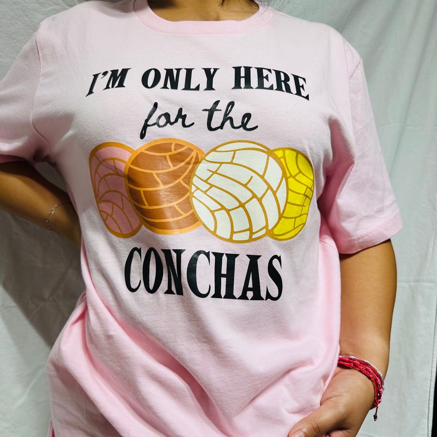 I’m only here for the conchas - Short sleeve adult T-shirt