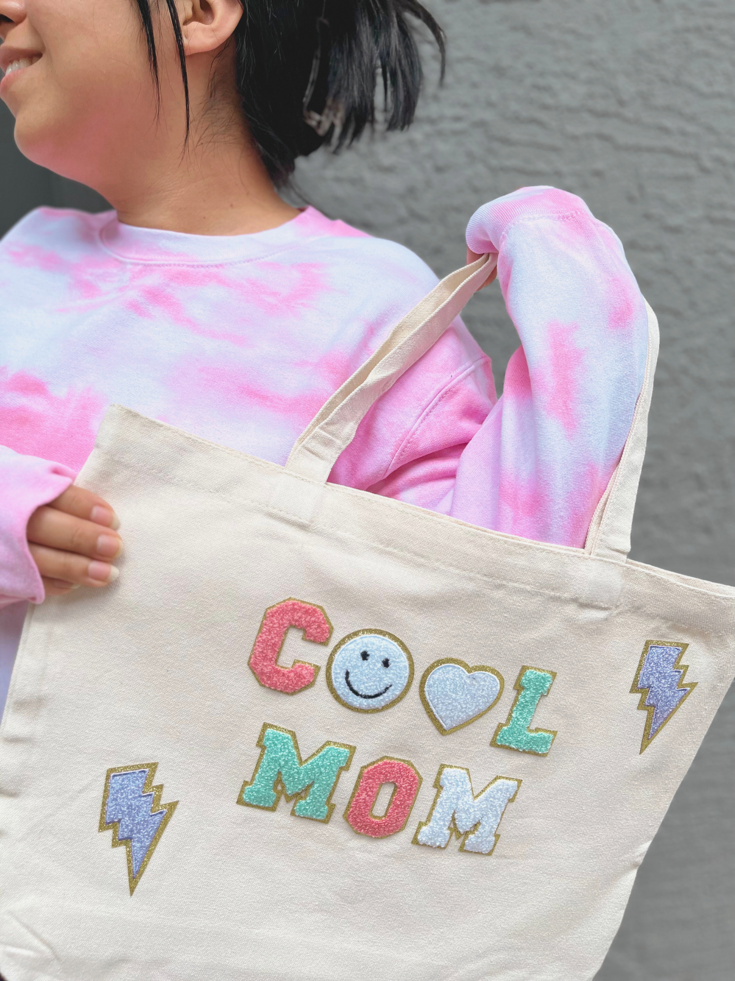 Cool Mom & Read Tote Bags